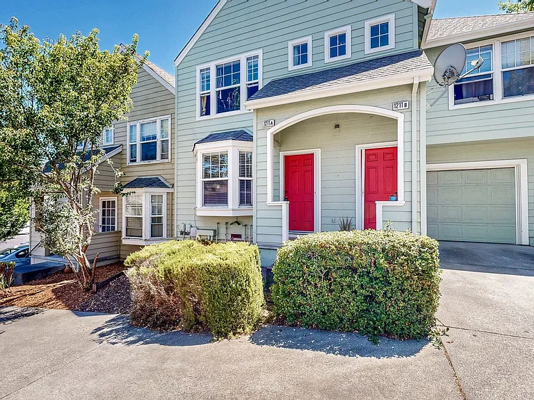 1211 Hidden Creek Pl — Photo 2