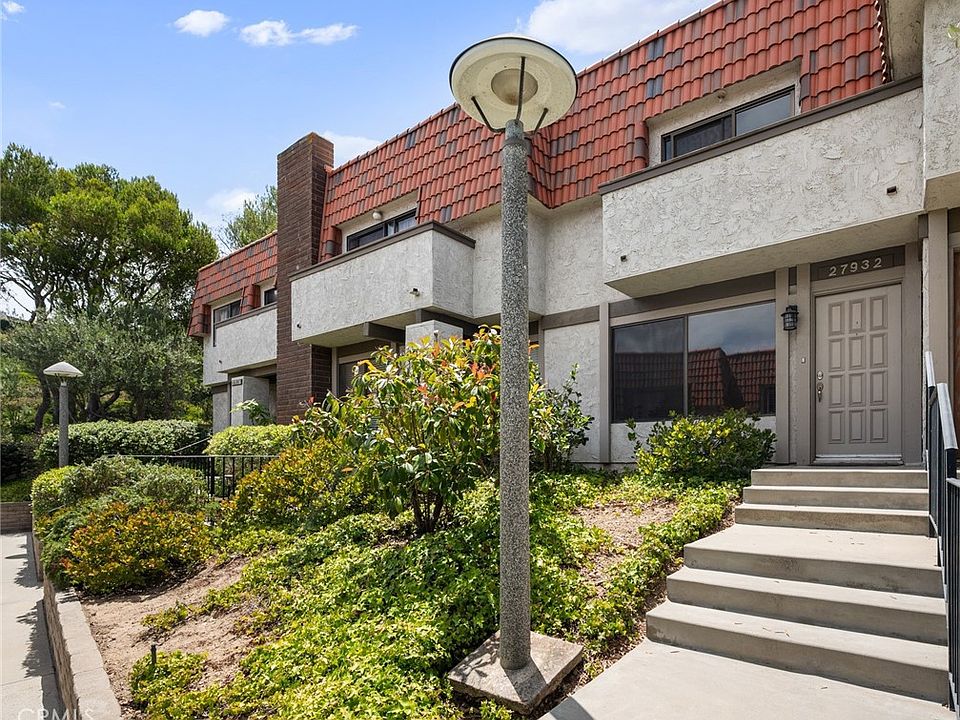 1st image of 27932 Ridgebrook Ct