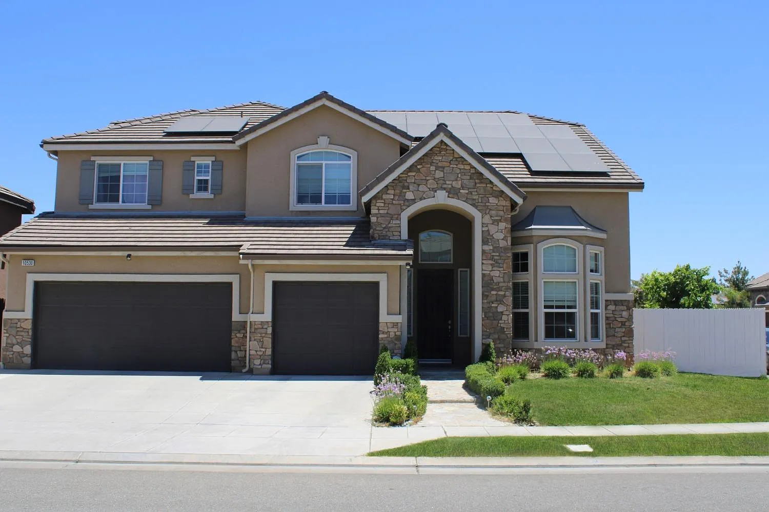 10530 N Sierra Vista Ave photo 1