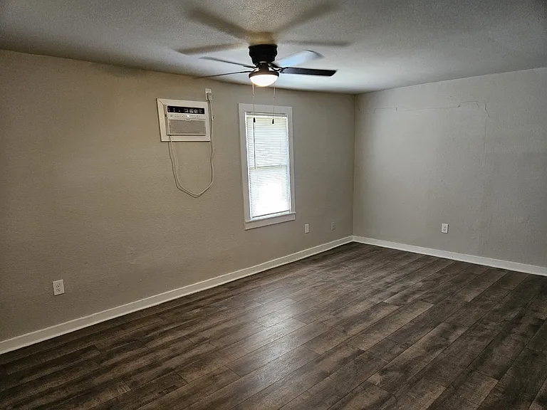 335 Monticello Ct #2 — Photo 3