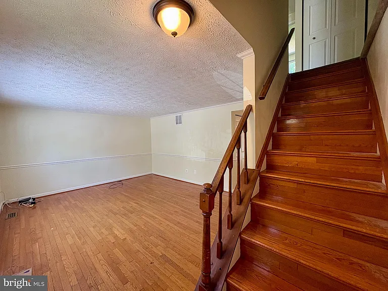 8112 Parkdale Ct — Photo 4