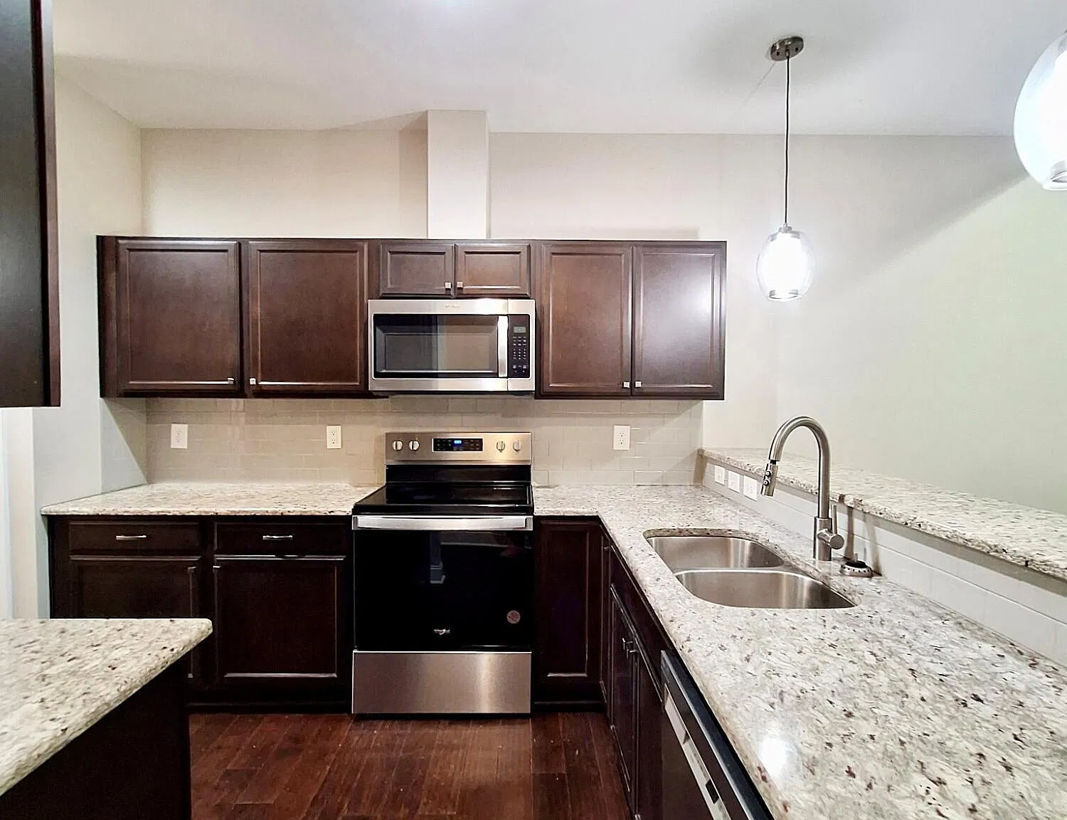 3 bed, 2.5 bath, $1,900 — Photo 3