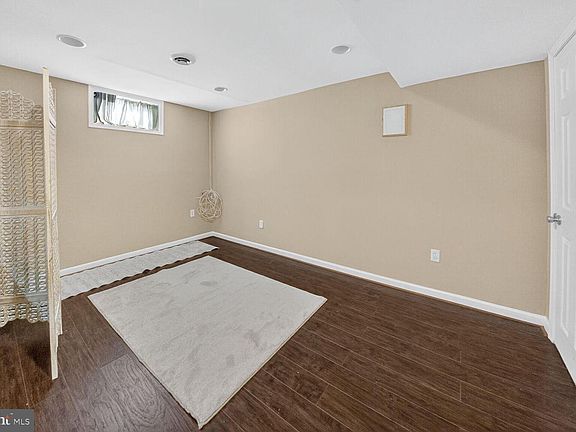 4th image of 6117 Osborn Rd