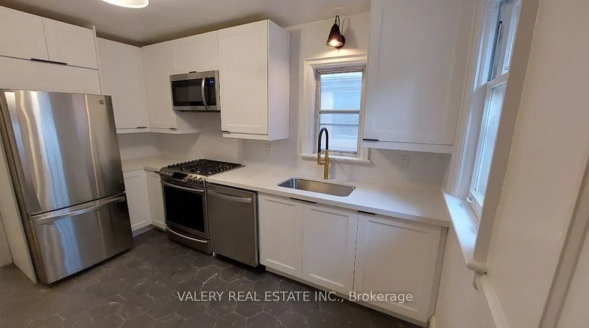 130 Glengarry Ave photo 1