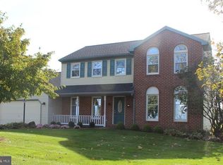 102 James St, Leola, PA