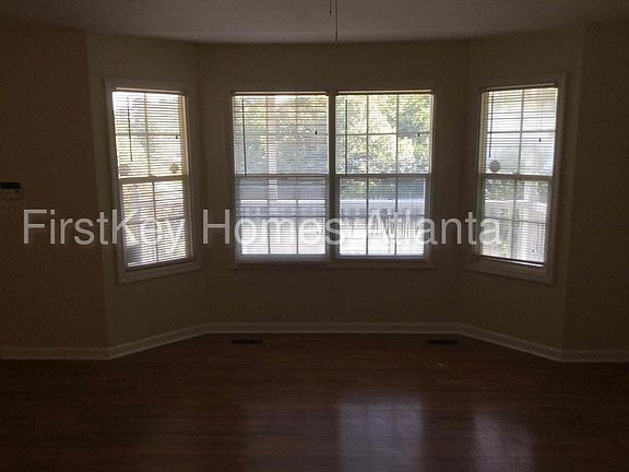 3rd image of 120 Bridgewood Dr