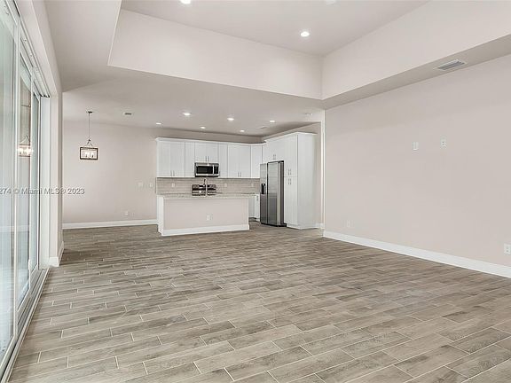 4th image of 520 Glendale Ave
