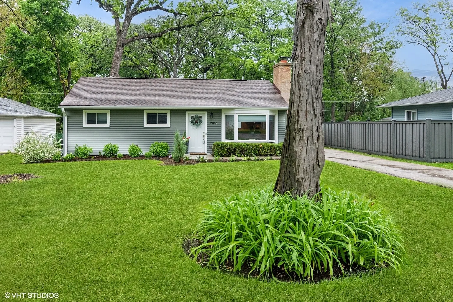 2365 N Barrington Woods Rd photo 1