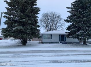 701 7th St, Walhalla, ND 58282