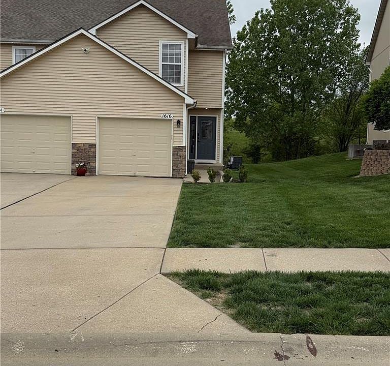 1st image of 1616 N 128th St