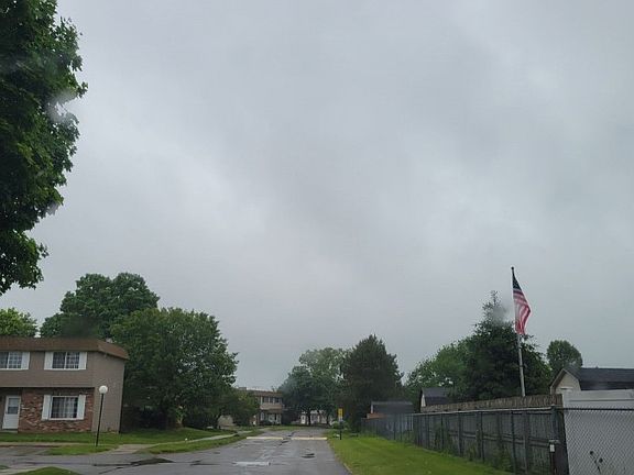 5th image of 476 Riverbend Dr