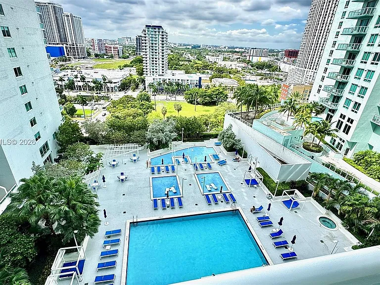 1800 N Bayshore Dr #1906 — Photo 10