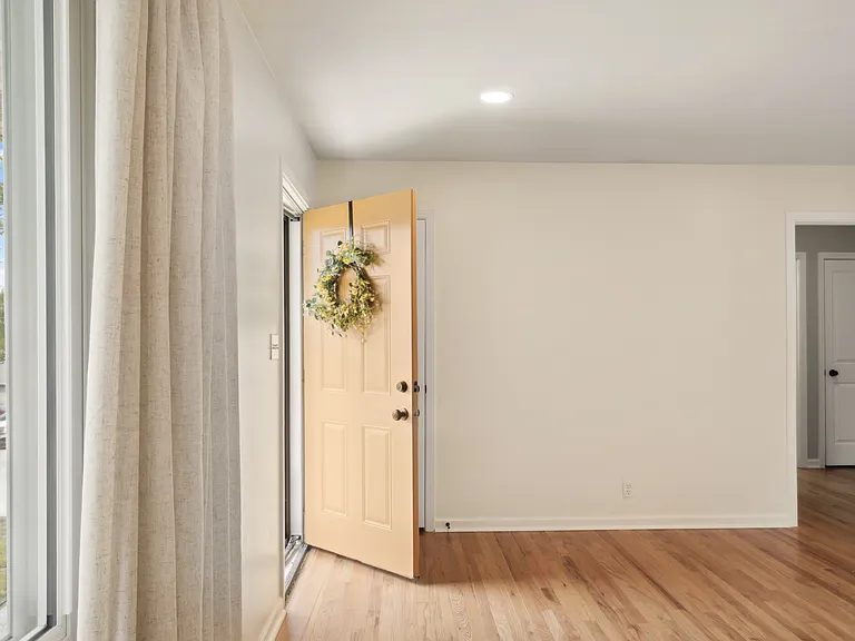 1218 Sunset Dr — Photo 7