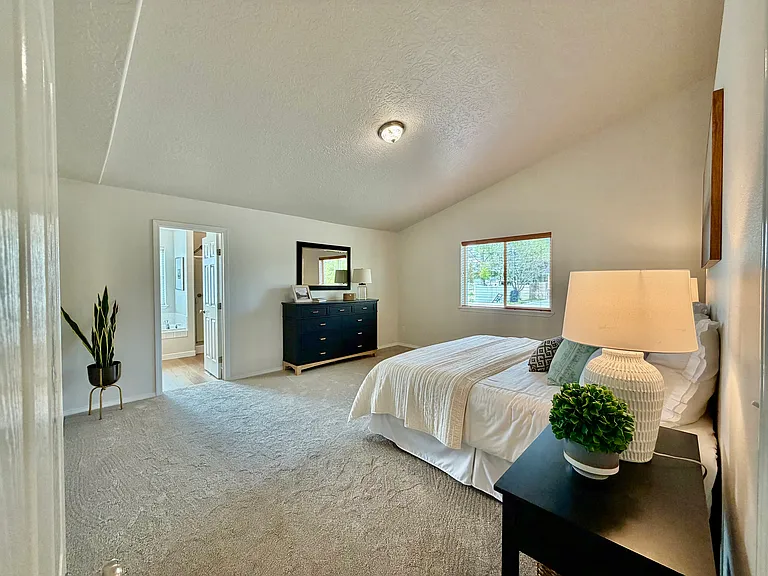 17203 N Midsummers Ln — Photo 10