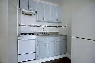 Rented by Coldwell Banker Warburg