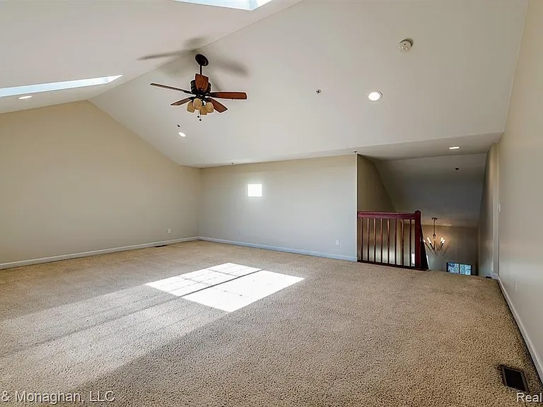 2210 Attard — Photo 25