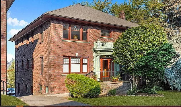 Building Photo - 2923 Franklin Ave E
