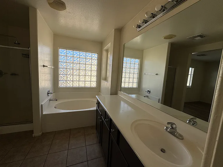 7008 S 7th Ln — Photo 7