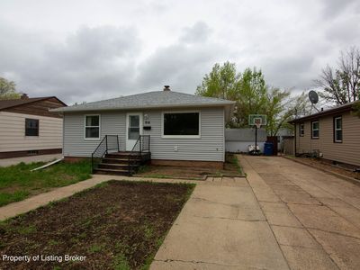 916 3rd Ave W, Dickinson, ND, 58601
