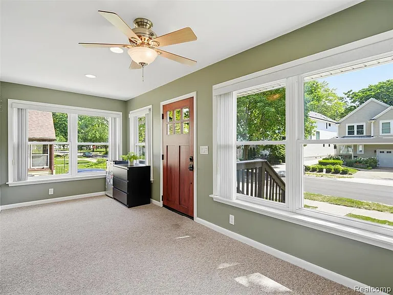 626 Kayser Ave — Photo 5
