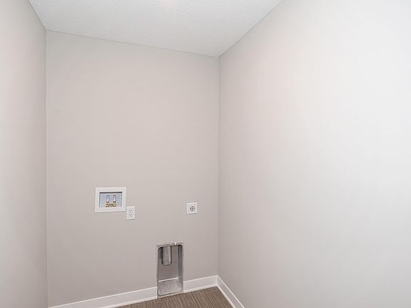 5th image of 1980 Rowena Ln