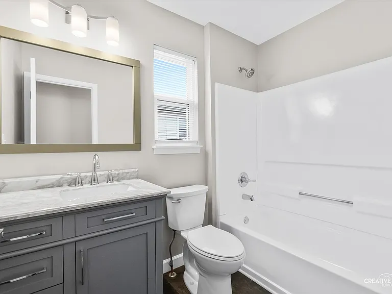 2225 Carpenter Ave — Photo 9