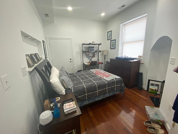 Back room furnished wide angle
