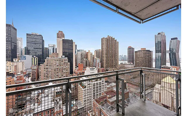 Sold by Douglas Elliman | media 21