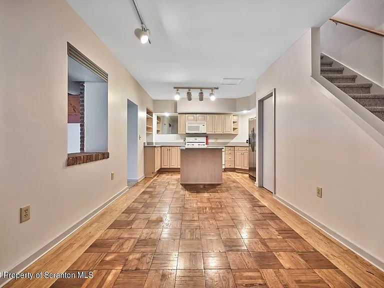 1409 Penn Ave #3 — Photo 8