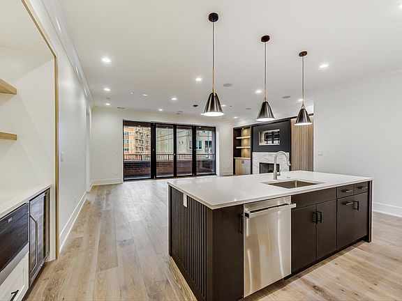 3rd image of 4912 N Lincoln Ave #3W