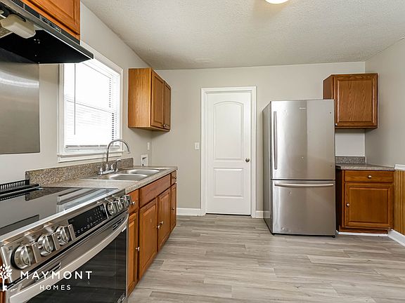 5th image of 211 Erwin St