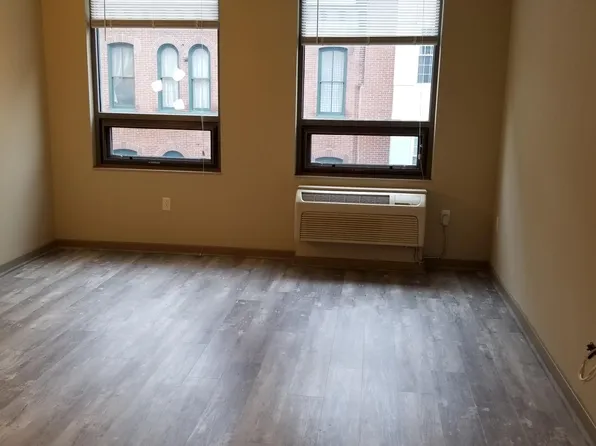 111 N 9th St, Philadelphia, PA