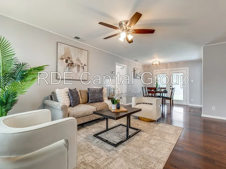 2736 Rolinda Dr — Photo 2