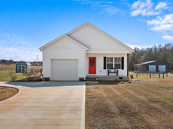 3rd image of 524B Big Creek Rd