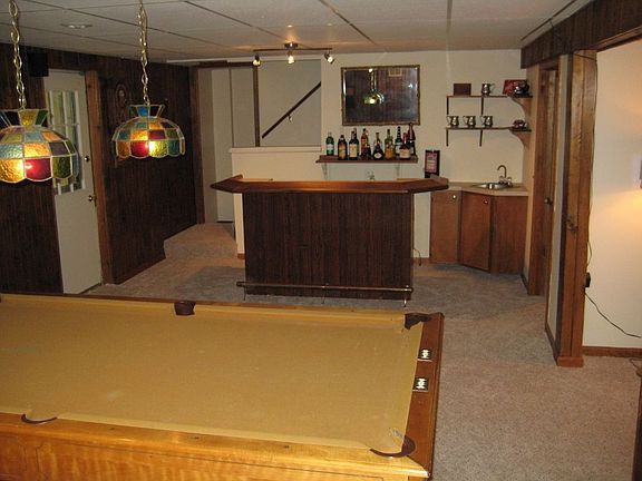 Bar & Rec Room