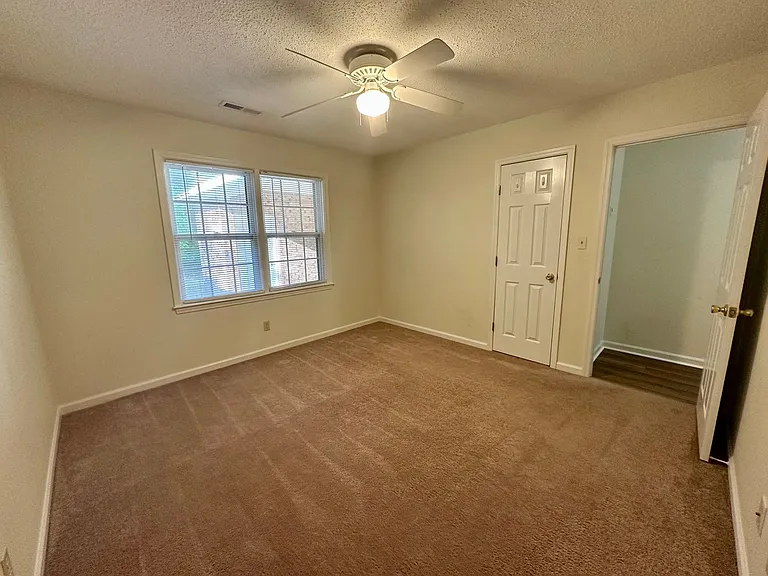 2060B Hideaway Dr — Photo 4