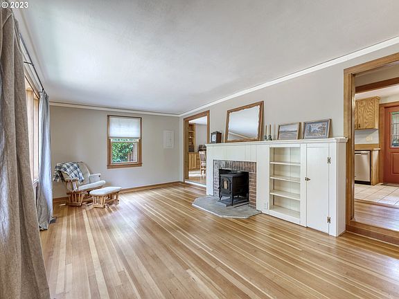 3rd image of 2660 Emerald St