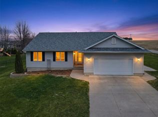 110 Erusha Dr NE, Walford, IA