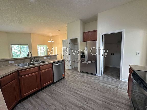 2nd image of 533 Alice Cove Ct