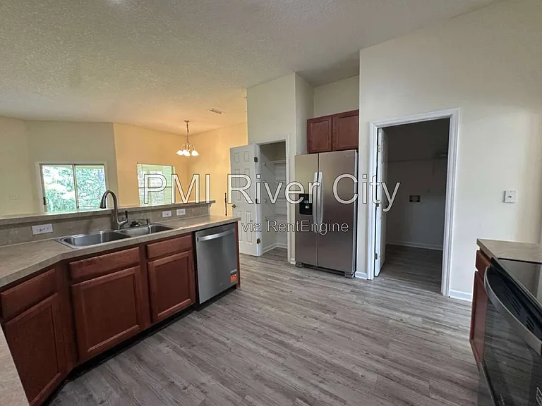 533 Alice Cove Ct — Photo 2