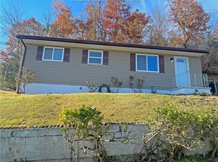 1102 Middle Dr, Dunbar, WV 25064