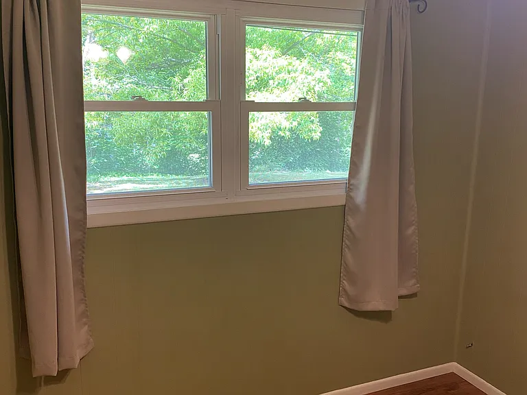 (2 of 5) Guest bedroom.