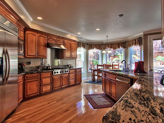 5th image of 3710 Clubhouse Ct