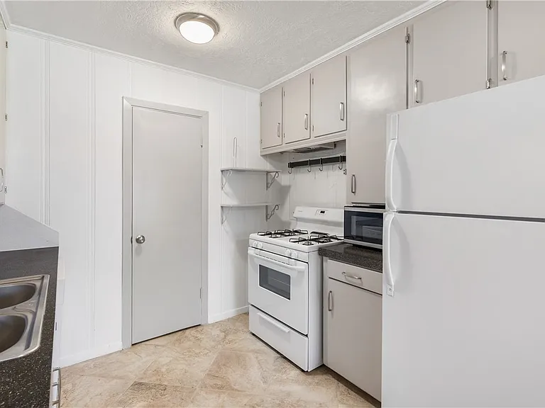 209 Helena St — Photo 11