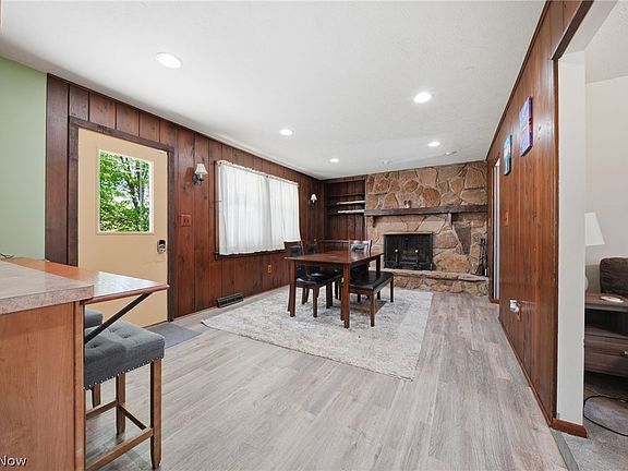 5th image of 1950 Bridgeview Ln
