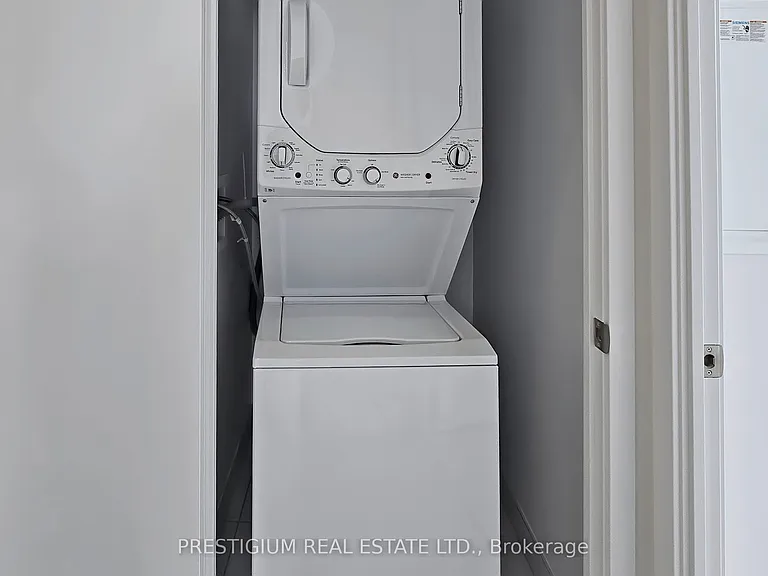 500 Dupont St #208 — Photo 20