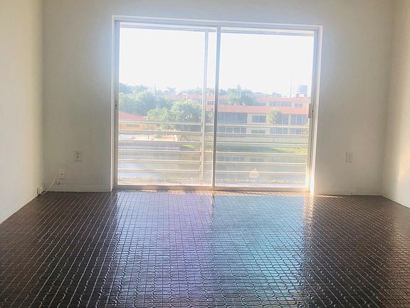 3rd image of 2880 NE 203rd St APT 29