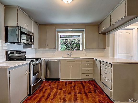 3rd image of 3930 Mission Beach Dr