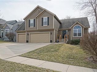 2113 SW Post Oak Rd, Lees Summit, MO 64082