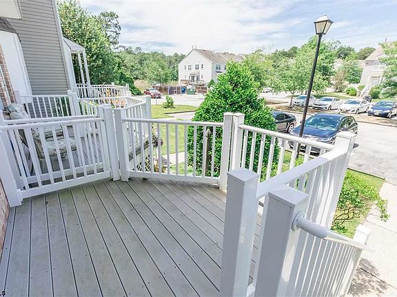 3rd image of 4708 Boxwood Pl